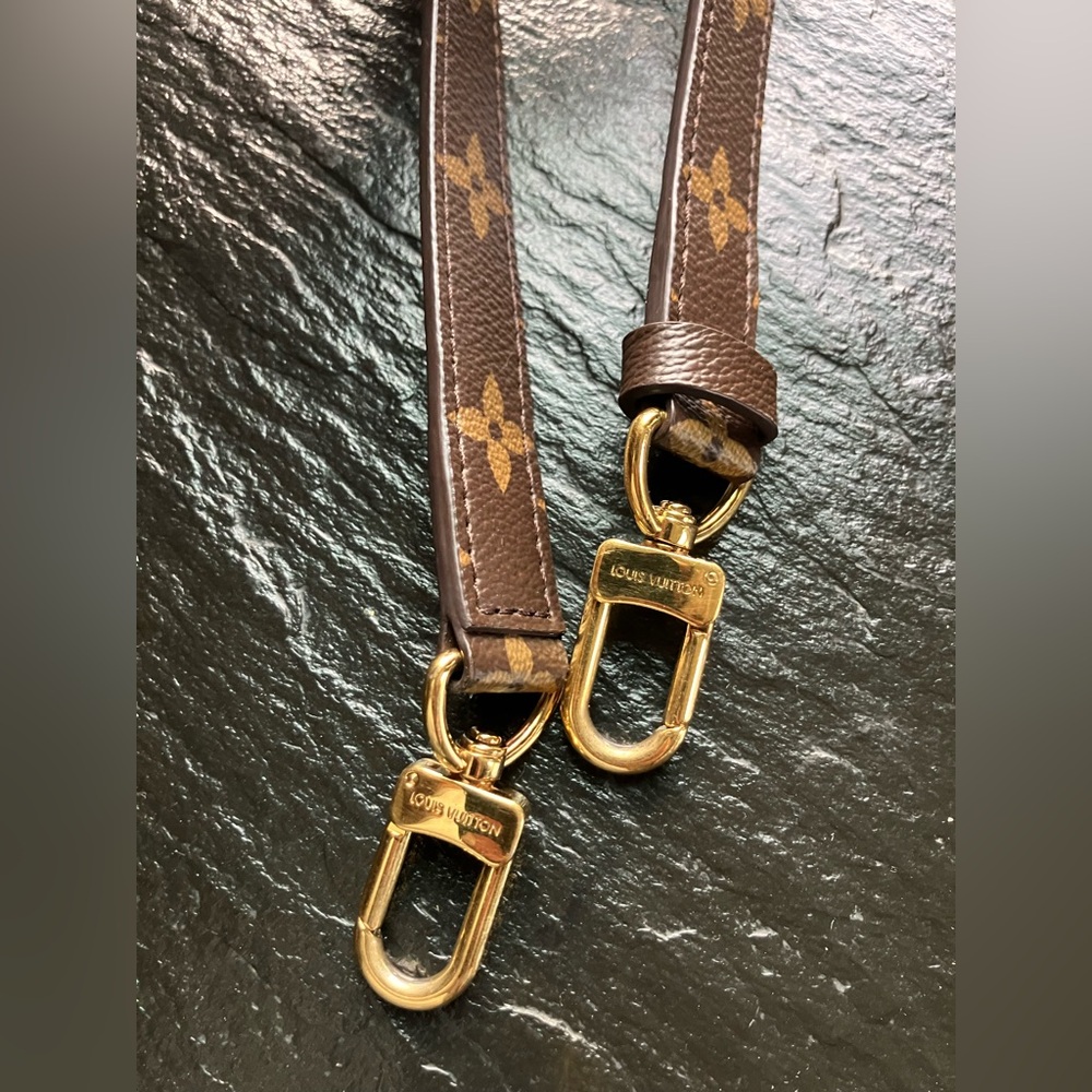 Louis Vuitton Shoulder Strap (Like New)